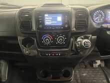 Peugeot Boxer 2.2 BlueHDi 335 Professional Panel Van 5dr Diesel Manual L3 H2 Euro 6 (s/s) (140 ps) - U3519