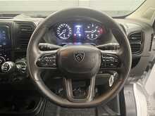 Peugeot Boxer 2.2 BlueHDi 335 Professional Panel Van 5dr Diesel Manual L3 H2 Euro 6 (s/s) (140 ps) - U3519