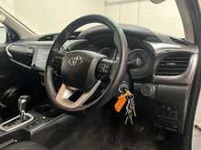 Toyota Hilux 2.4 D-4D Icon Pickup Double Cab 4dr Diesel Auto 4WD Euro 6 (s/s) (150 ps) - U3533