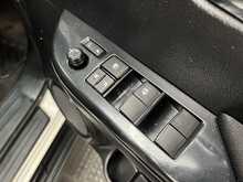 Toyota Hilux 2.4 D-4D Icon Pickup Double Cab 4dr Diesel Auto 4WD Euro 6 (s/s) (150 ps) - U3533