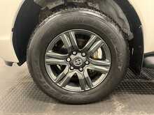 Toyota Hilux 2.4 D-4D Icon Pickup Double Cab 4dr Diesel Auto 4WD Euro 6 (s/s) (150 ps) - U3533