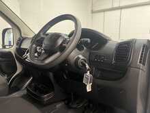 Peugeot Boxer 2.2 BlueHDi 335 Professional Panel Van 5dr Diesel Manual L3 H2 Euro 6 (s/s) (140 ps) - U3592