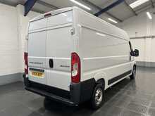 Peugeot Boxer 2.2 BlueHDi 335 Professional Panel Van 5dr Diesel Manual L3 H2 Euro 6 (s/s) (140 ps) - U3618