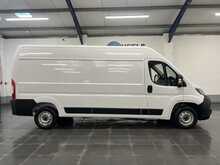 Peugeot Boxer 2.2 BlueHDi 335 Professional Panel Van 5dr Diesel Manual L3 H2 Euro 6 (s/s) (140 ps) - U3618