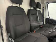 Peugeot Boxer 2.2 BlueHDi 335 Professional Panel Van 5dr Diesel Manual L3 H2 Euro 6 (s/s) (140 ps) - U3618