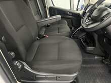 Peugeot Boxer 2.2 BlueHDi 335 Professional Panel Van 5dr Diesel Manual L3 H2 Euro 6 (s/s) (140 ps) - U3618