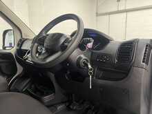 Peugeot Boxer 2.2 BlueHDi 335 Professional Panel Van 5dr Diesel Manual L3 H2 Euro 6 (s/s) (140 ps) - U3618