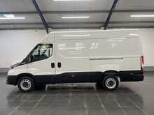 Iveco Daily 2.3D HPI 14V 35S 3520 Panel Van 5dr Diesel HiMatic MWB H2 Euro 6 (s/s) (136 ps) - U3621