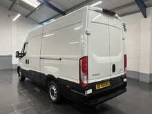 Iveco Daily 2.3D HPI 14V 35S 3520 Panel Van 5dr Diesel HiMatic MWB H2 Euro 6 (s/s) (136 ps) - U3621