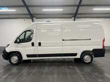 Peugeot Boxer 2.2 BlueHDi 335 Professional Premium + Panel Van 5dr Diesel Manual L3 H2 Euro 6 (s/s) (140 ps) - U3630