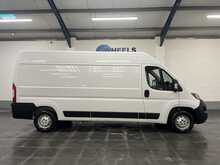 Peugeot Boxer 2.2 BlueHDi 335 Professional Premium + Panel Van 5dr Diesel Manual L3 H2 Euro 6 (s/s) (140 ps) - U3630