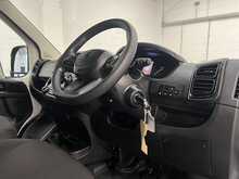 Peugeot Boxer 2.2 BlueHDi 335 Professional Panel Van 5dr Diesel Manual L3 H3 Euro 6 (s/s) (140 ps) - U3632