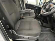 Peugeot Boxer 2.2 BlueHDi 435 Professional Panel Van 5dr Diesel Manual L3 H2 Euro 6 (s/s) (140 ps) - U3642