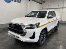 Toyota Hilux 2.4 D-4D Invincible Pickup Double Cab 4dr Diesel Auto 4WD Euro 6 (s/s) (150 ps) - U3680