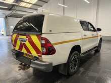 Toyota Hilux 2.4 D-4D Invincible Pickup Double Cab 4dr Diesel Auto 4WD Euro 6 (s/s) (150 ps) - U3680