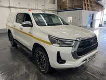 Toyota Hilux 2.4 D-4D Invincible Pickup Double Cab 4dr Diesel Auto 4WD Euro 6 (s/s) (150 ps) - U3680