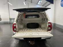 Toyota Hilux 2.4 D-4D Invincible Pickup Double Cab 4dr Diesel Auto 4WD Euro 6 (s/s) (150 ps) - U3680