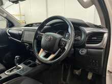 Toyota Hilux 2.4 D-4D Invincible Pickup Double Cab 4dr Diesel Auto 4WD Euro 6 (s/s) (150 ps) - U3680