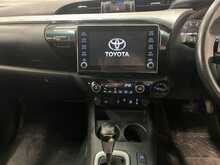 Toyota Hilux 2.4 D-4D Invincible Pickup Double Cab 4dr Diesel Auto 4WD Euro 6 (s/s) (150 ps) - U3680