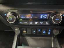 Toyota Hilux 2.4 D-4D Invincible Pickup Double Cab 4dr Diesel Auto 4WD Euro 6 (s/s) (150 ps) - U3680