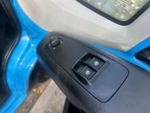 Peugeot Boxer 2.2 BlueHDi 335 Professional Premium + Platform Cab 2dr Diesel Manual L3 Euro 6 (s/s) (140 ps) - U3686