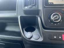 Peugeot Boxer 2.2 BlueHDi 335 Professional Premium + Platform Cab 2dr Diesel Manual L3 Euro 6 (s/s) (140 ps) - U3686
