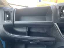 Peugeot Boxer 2.2 BlueHDi 335 Professional Premium + Platform Cab 2dr Diesel Manual L3 Euro 6 (s/s) (140 ps) - U3686