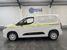 Vauxhall Combo 1.5 Turbo D 2300 Pro Panel Van 5dr Diesel Manual SWB Euro 6 (s/s) (100 ps) - U3688