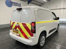 Vauxhall Combo 1.5 Turbo D 2300 Pro Panel Van 5dr Diesel Manual SWB Euro 6 (s/s) (100 ps) - U3688