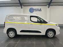 Vauxhall Combo 1.5 Turbo D 2300 Pro Panel Van 5dr Diesel Manual SWB Euro 6 (s/s) (100 ps) - U3688
