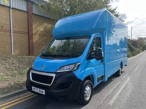 Peugeot Boxer 2.2 BlueHDi 335 Professional Premium + Platform Cab 2dr Diesel Manual L3 Euro 6 (s/s) (140 ps)