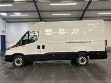 Iveco Daily 2.3D HPI 14V 35S 3520 Panel Van 5dr Diesel HiMatic MWB H2 Euro 6 (s/s) (136 ps) - U3699