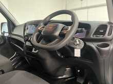 Iveco Daily 2.3D HPI 14V 35S 3520 Panel Van 5dr Diesel HiMatic MWB H2 Euro 6 (s/s) (136 ps) - U3699