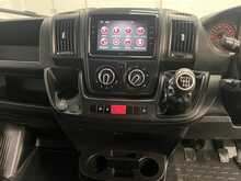 Peugeot Boxer 2.2 BlueHDi 335 Professional Premium + Platform Cab 2dr Diesel Manual L3 Euro 6 (s/s) (140 ps) - U3717