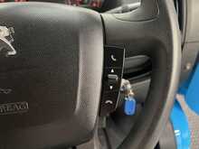Peugeot Boxer 2.2 BlueHDi 335 Professional Premium + Platform Cab 2dr Diesel Manual L3 Euro 6 (s/s) (140 ps) - U3717