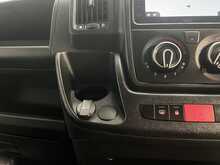 Peugeot Boxer 2.2 BlueHDi 335 Professional Premium + Platform Cab 2dr Diesel Manual L3 Euro 6 (s/s) (140 ps) - U3717