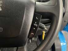 Peugeot Boxer 2.2 BlueHDi 335 Professional Premium + Platform Cab 2dr Diesel Manual L3 Euro 6 (s/s) (140 ps) - U3728