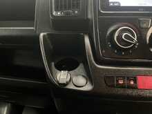 Peugeot Boxer 2.2 BlueHDi 335 Professional Premium + Platform Cab 2dr Diesel Manual L3 Euro 6 (s/s) (140 ps) - U3728