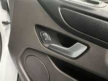 Ford Transit Custom Transit Custom 2.0 320 EcoBlue Trend Kombi L2 H1 Euro 6 (s/s) 5dr - U740