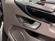 Ford Tourneo Custom Tourneo Custom 2.0 320 EcoBlue Titanium Auto L2 Euro 6 (s/s) 5dr - U76