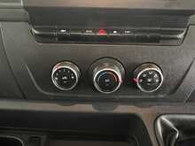 Renault Master Master 2.3 dCi 35 Business+ FWD LWB Medium Roof Euro 6 4dr - U861