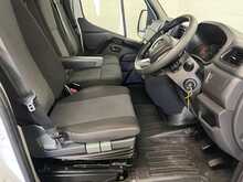 Renault Master Master 2.3 dCi 35 Business+ FWD LWB Medium Roof Euro 6 4dr - U869