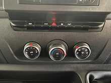 Renault Master Master 2.3 dCi 35 Business+ FWD LWB Medium Roof Euro 6 4dr - U869