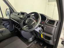 Renault Master Master 2.3 dCi 35 Business+ FWD LWB Medium Roof Euro 6 4dr - U869