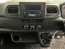 Renault Master Master 2.3 dCi 35 Business+ FWD LWB Medium Roof Euro 6 4dr - U869