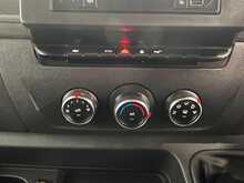 Renault Master Master 2.3 dCi 35 Business+ FWD LWB Medium Roof Euro 6 4dr - U872