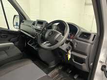 Renault Master Master 2.3 dCi 35 Business+ FWD LWB Medium Roof Euro 6 4dr - U872