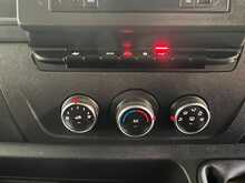 Renault Master Master 2.3 dCi 35 Business+ FWD LWB Medium Roof Euro 6 4dr - U873