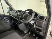 Renault Master Master 2.3 dCi 35 Business+ FWD LWB Medium Roof Euro 6 4dr - U873
