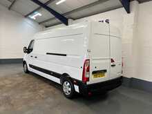 Renault Master Master 2.3 dCi 35 Business+ FWD LWB Medium Roof Euro 6 4dr - U902